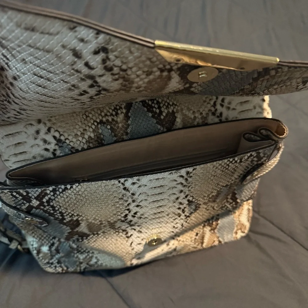NWOT Elegant Snakeskin Patterned Shoulder Bag with crossbody strap